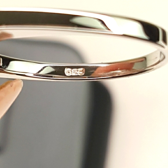 STUNNING 5A CZ Celebrity Quality Oval Center w Platinum/Sterling High End Ring - Picture 8 of 8